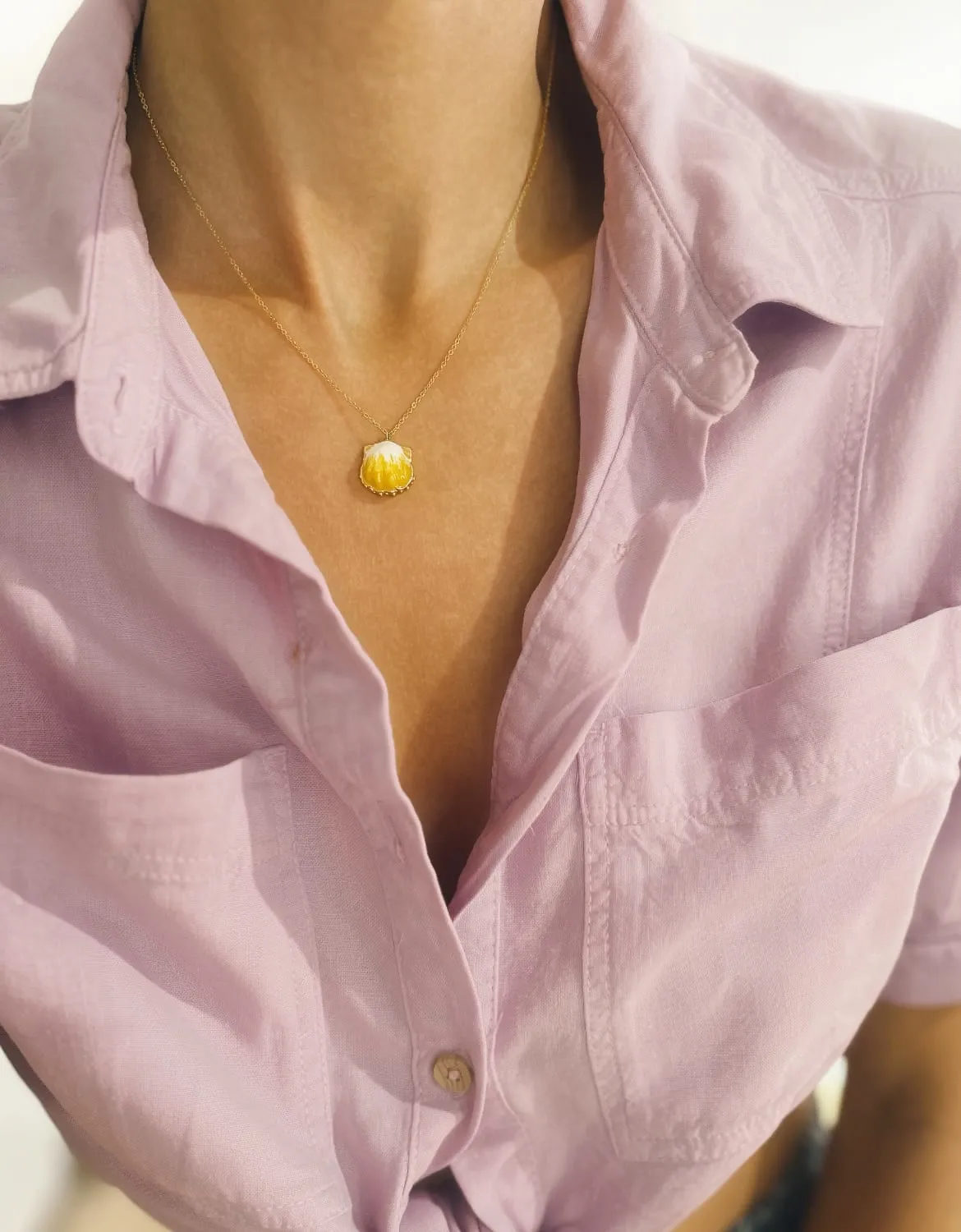 Elise Tsikis Nepti collier coquillage or jaune femme