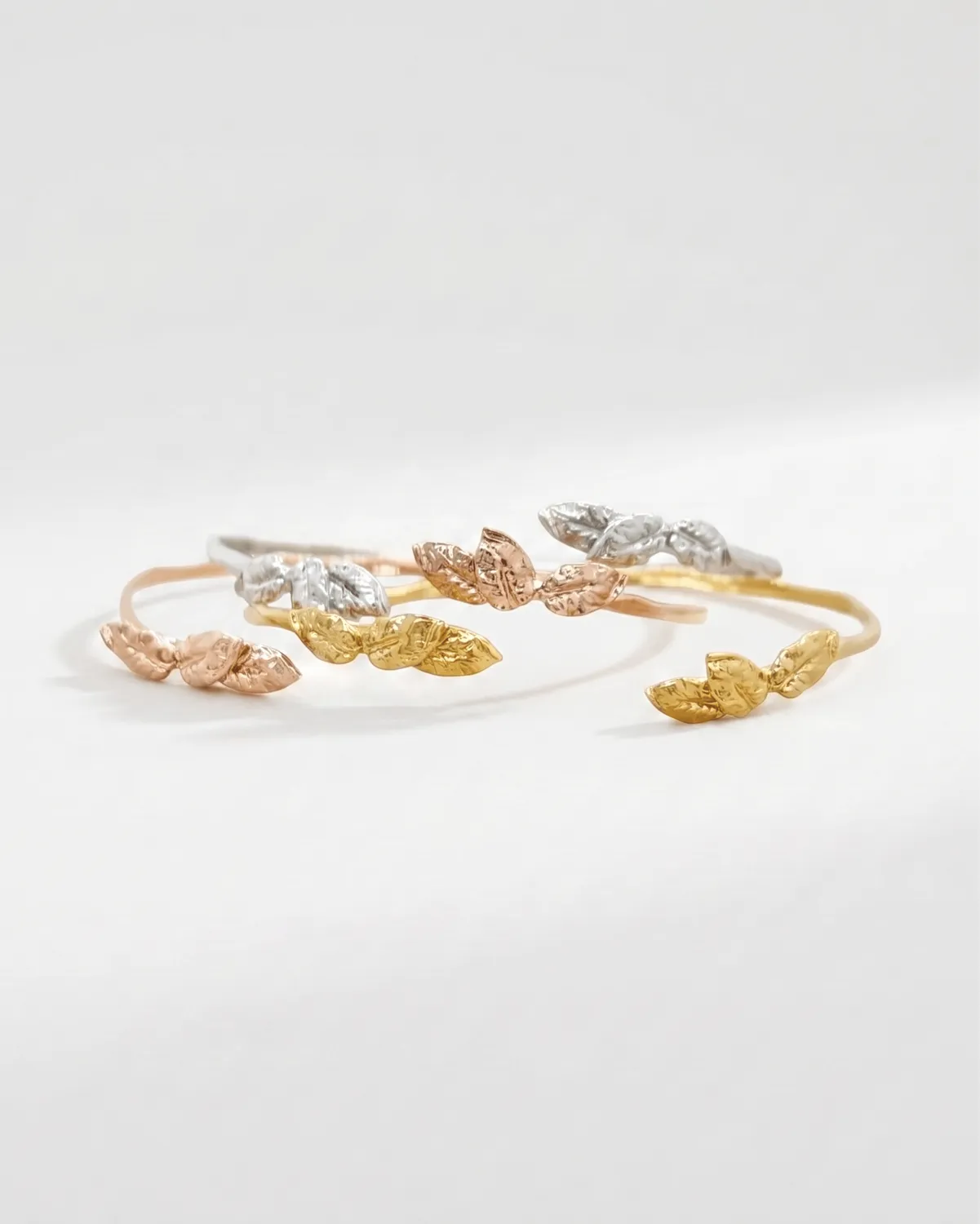 Elise Tsikis Ikaros jonc bracelet or jaune ajustable