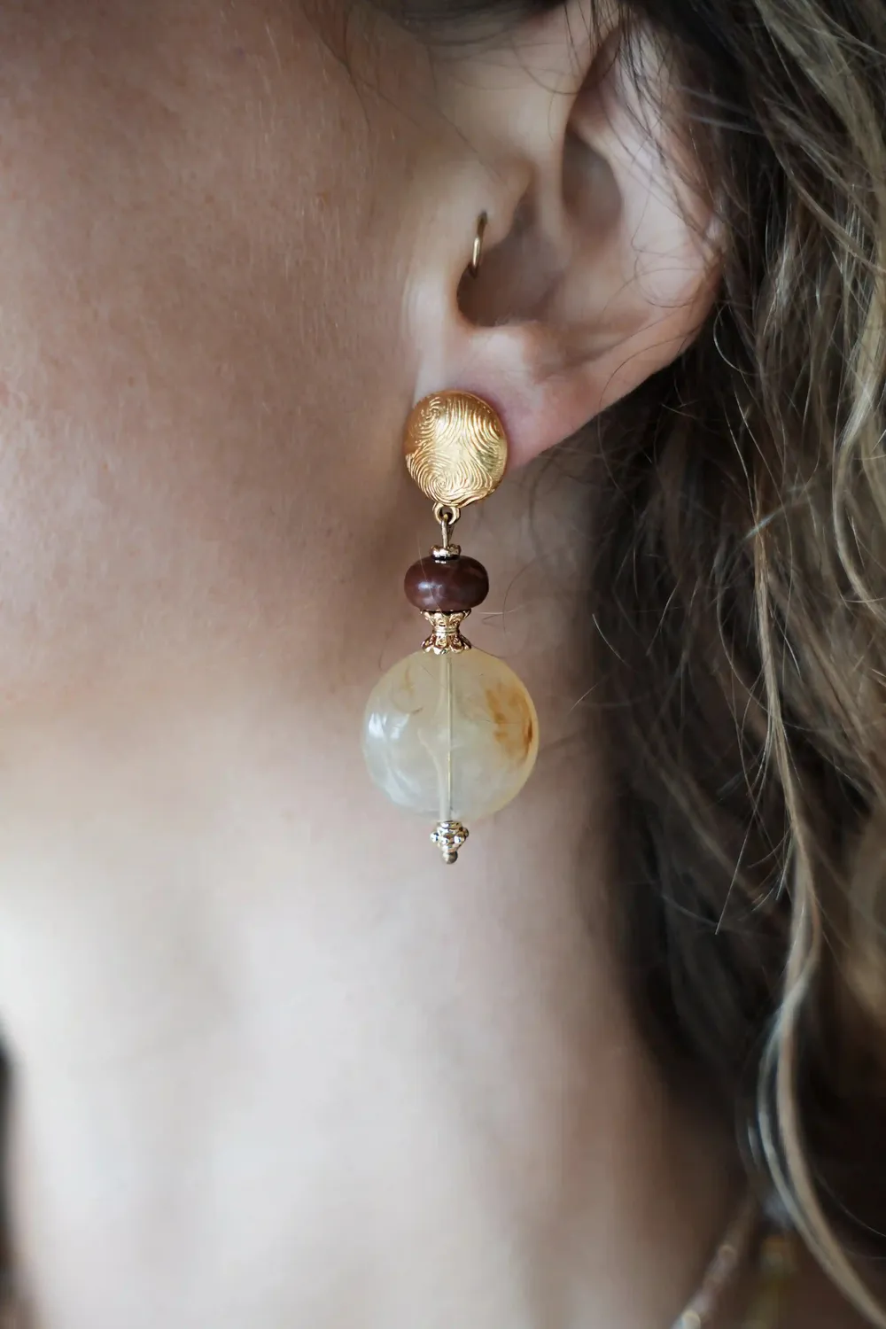 Cloralys Antoinette boucles d'oreilles beiges marbrées