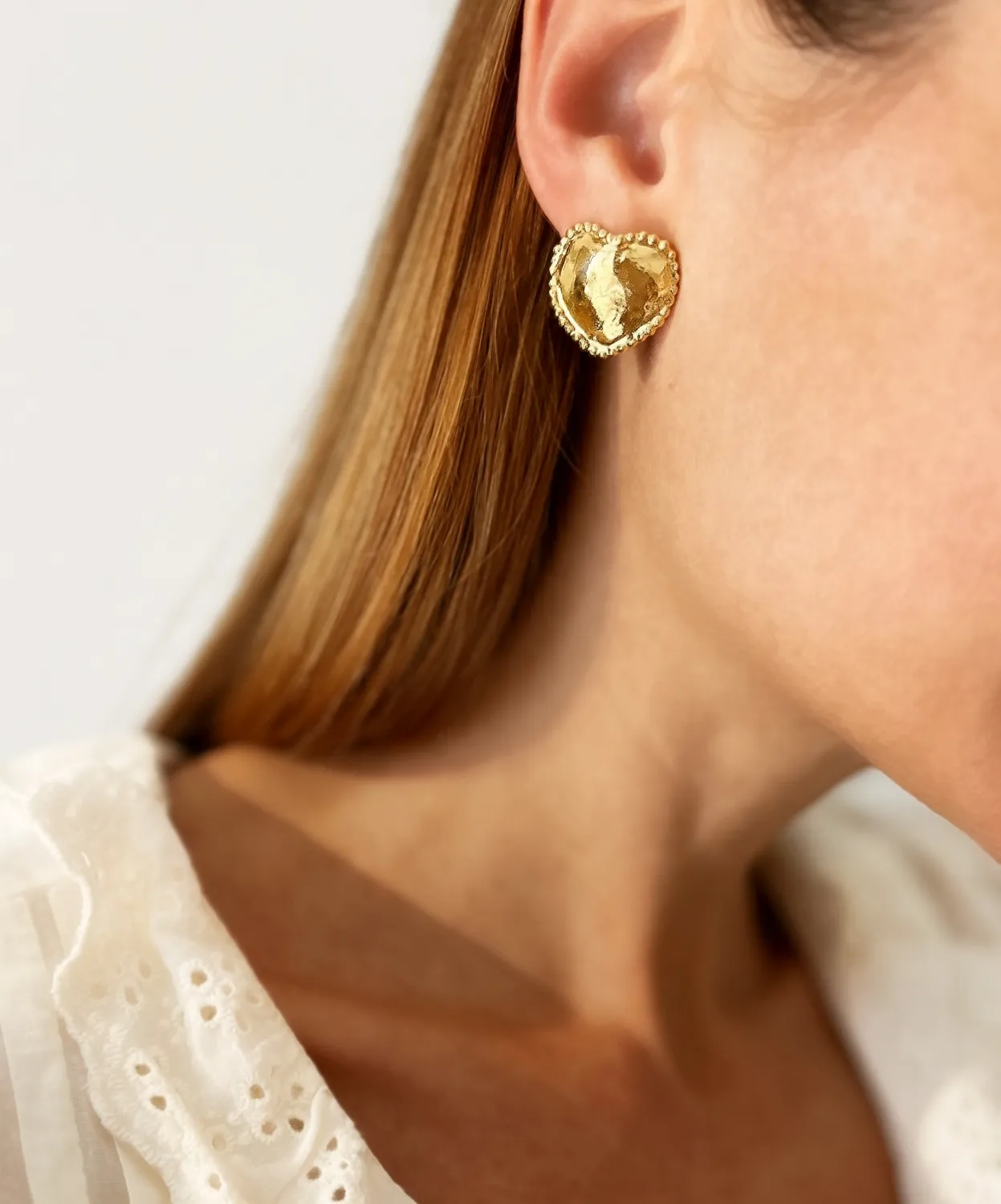 Elise Tsikis Cetica boucles d'oreilles coeur doré