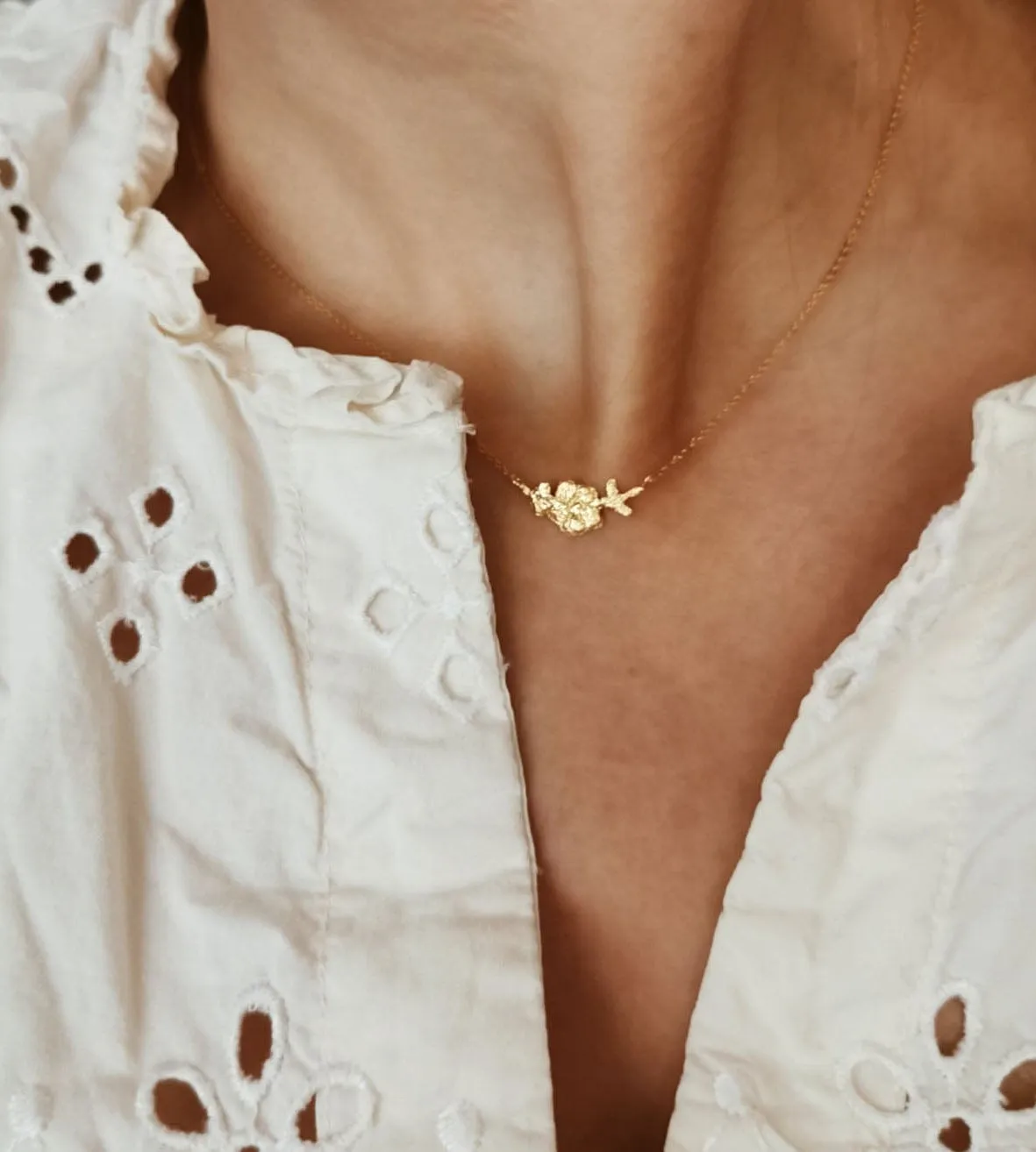 Elise Tsikis Fagonie collier fleur or jaune 40 cm