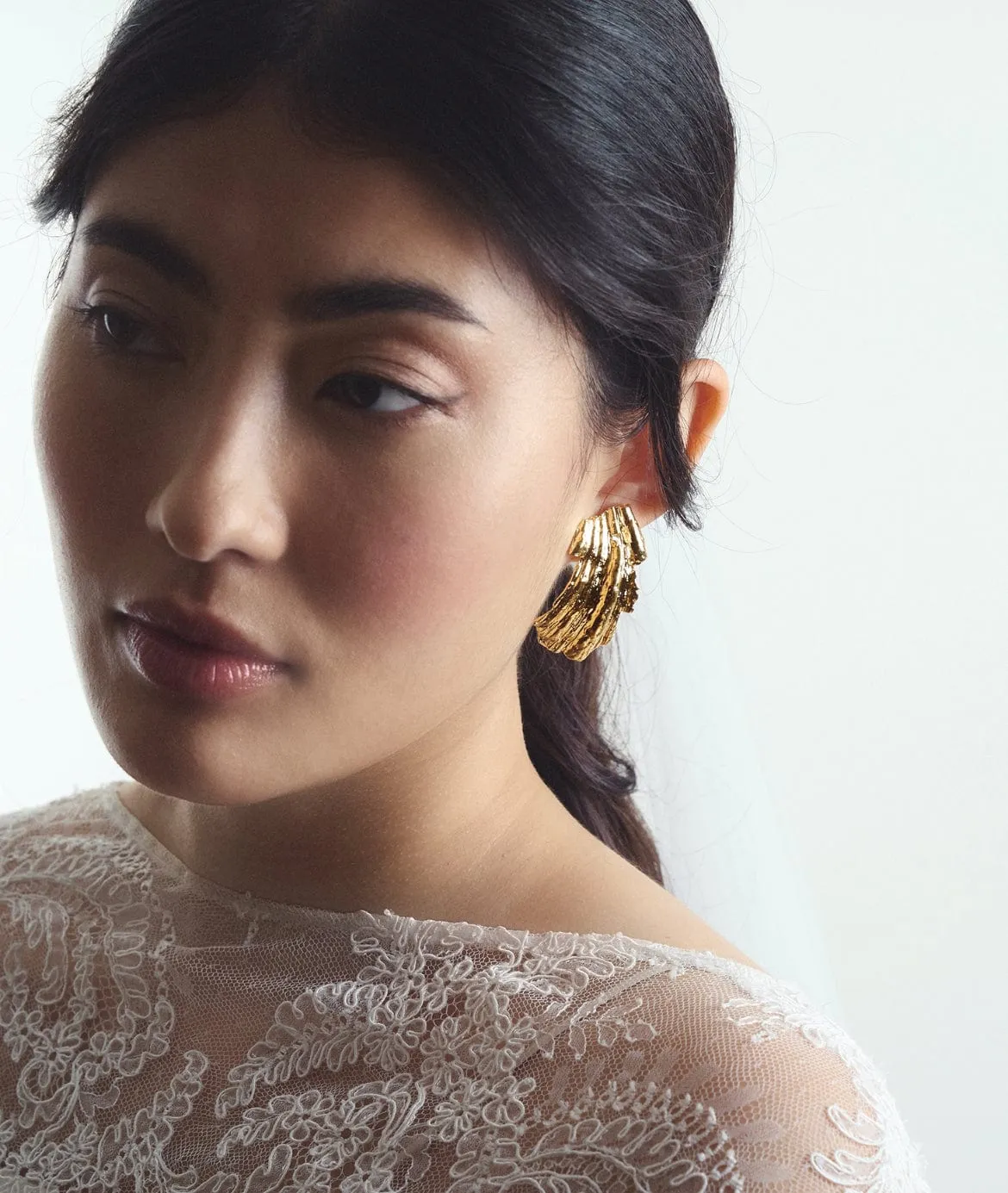 Elise Tsikis Helios Gaia boucles d'oreilles or coquillage