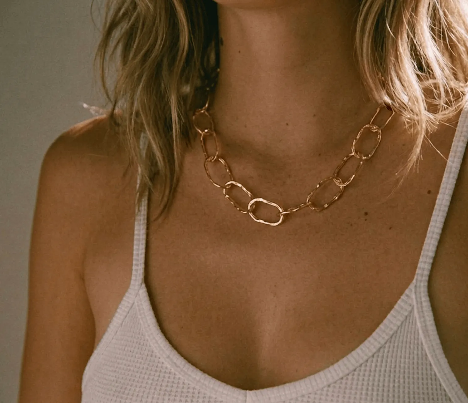 Elise Tsikis Epure collier Pia mailles or jaune 36 cm