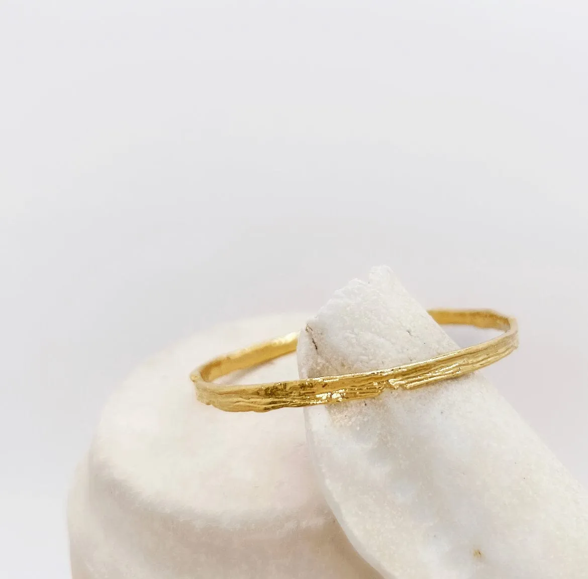 Elise Tsikis Rashmi small jonc bracelet or jaune 6,5 cm