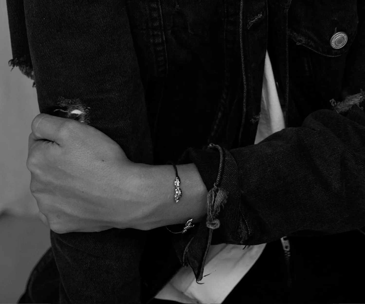 Elise Tsikis Ikaros jonc bracelet or jaune ajustable