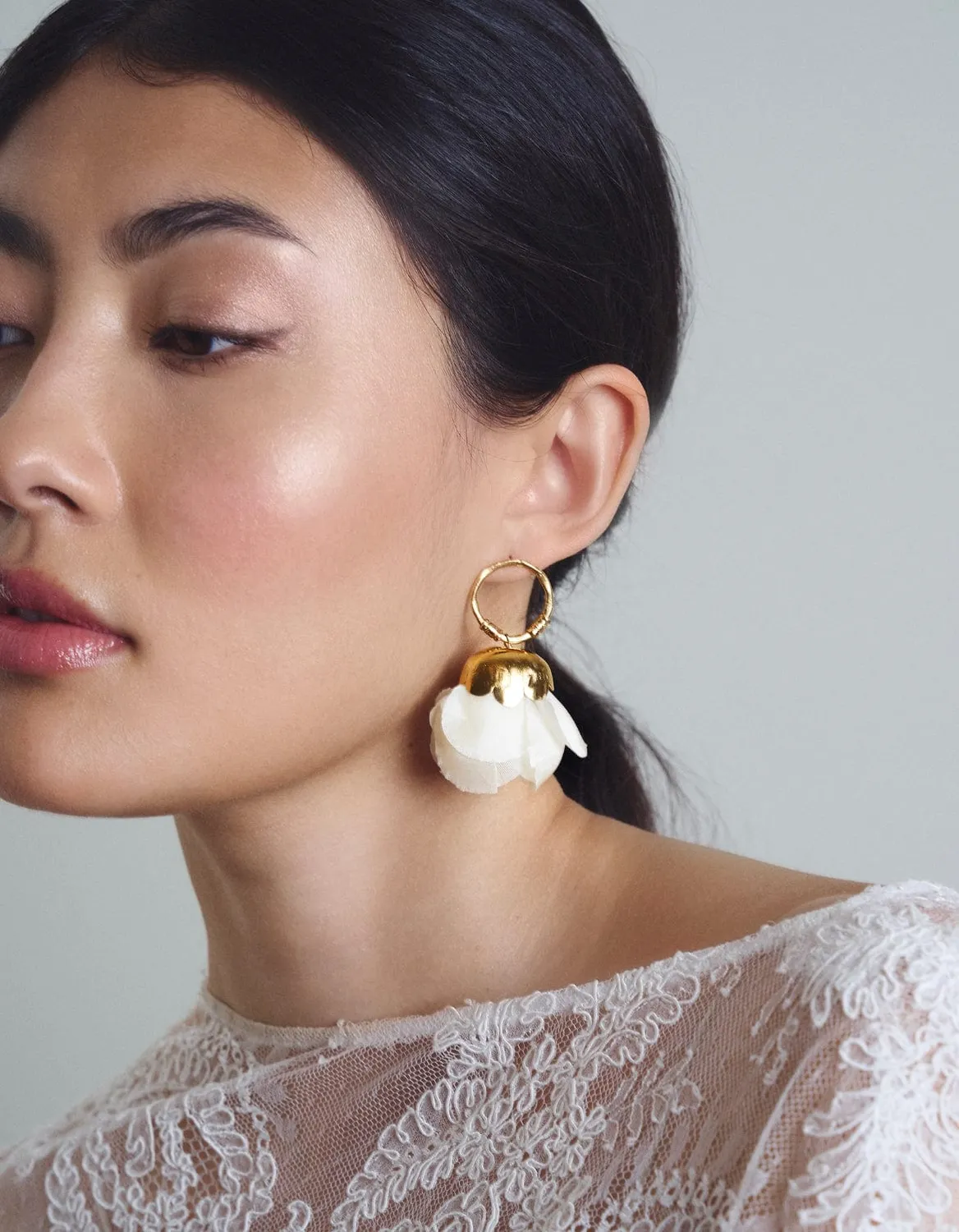 Elise Tsikis Dulcita boucles d'oreilles crème doré