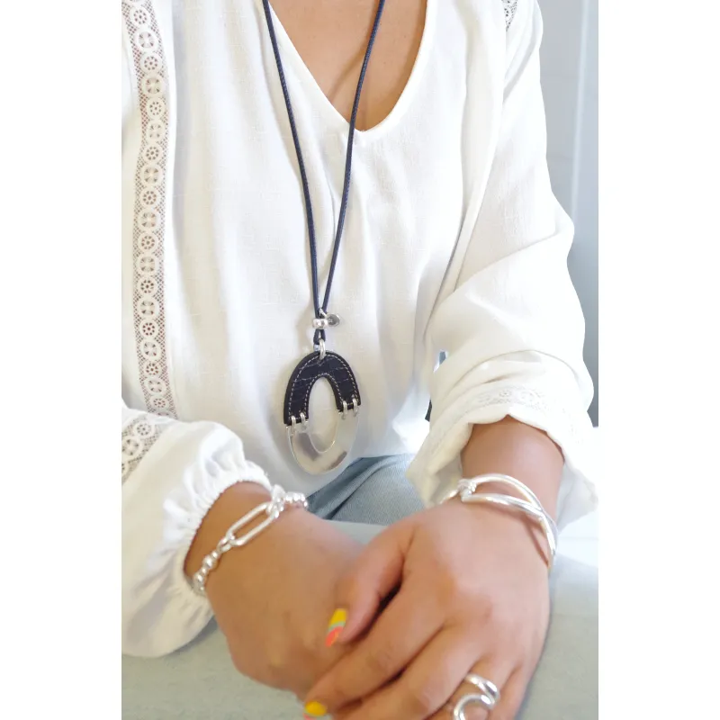Secret de Cuir N°1436 sautoir ovale cuir argenté