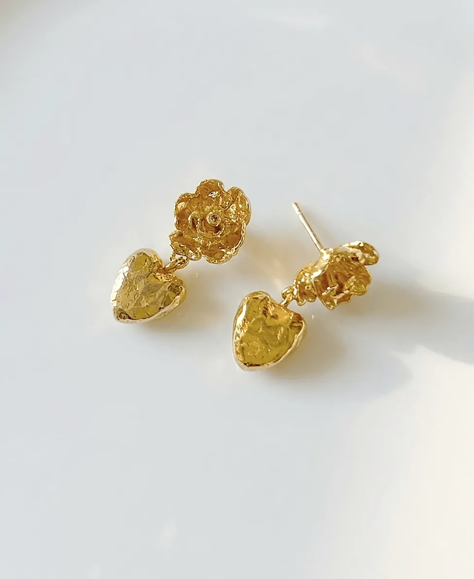 Elise Tsikis Karvina boucles d’oreilles fleur cœur doré