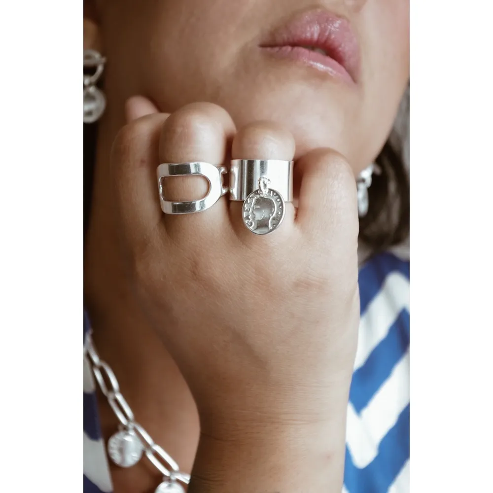Secret de Cuir N°605 bague ovale incurvée réglable argent