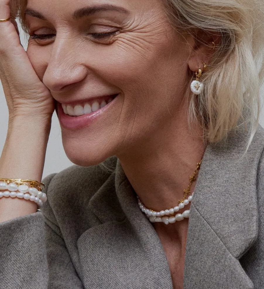 Elise Tsikis Oia collier 3 rangs perles croix doré