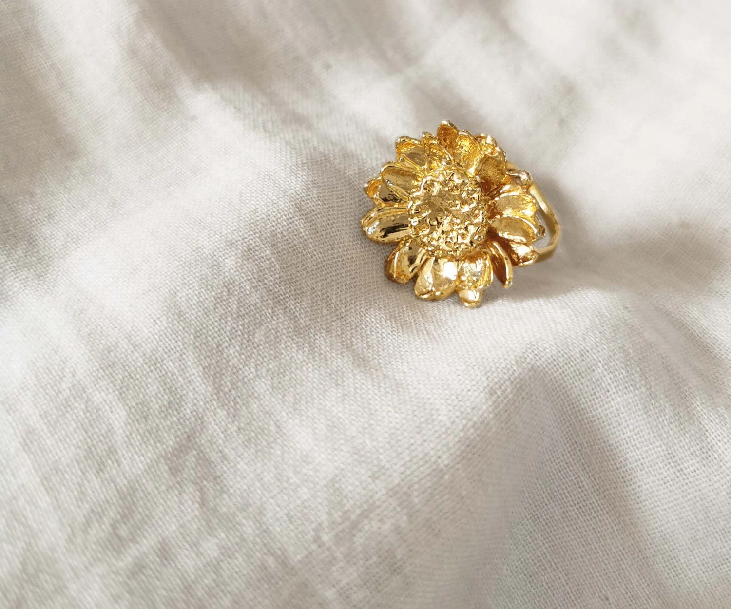 Elise Tsikis Ansou bague fleur or jaune réglable