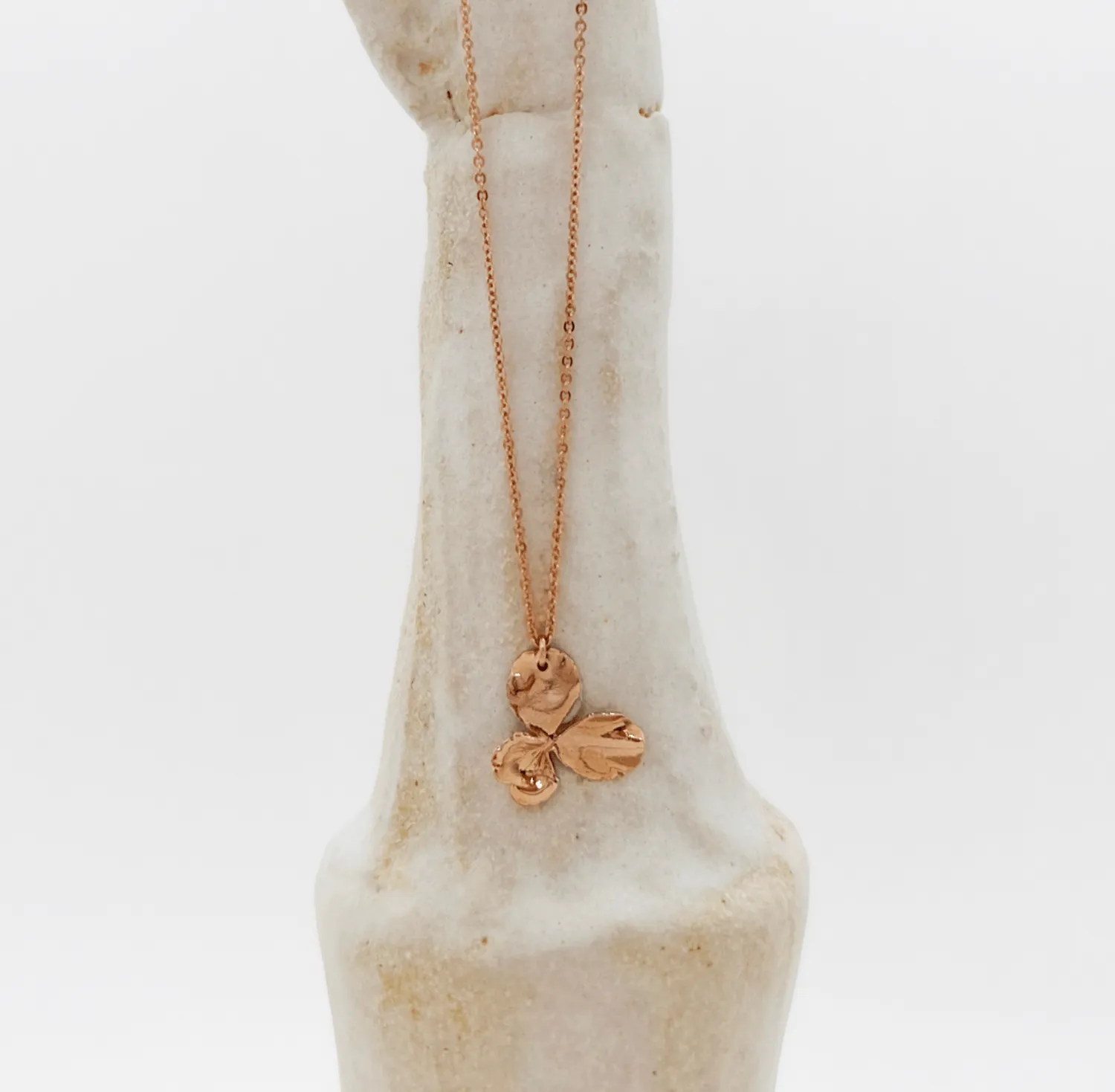 Elise Tsikis Pensée collier fleur or jaune 40 cm