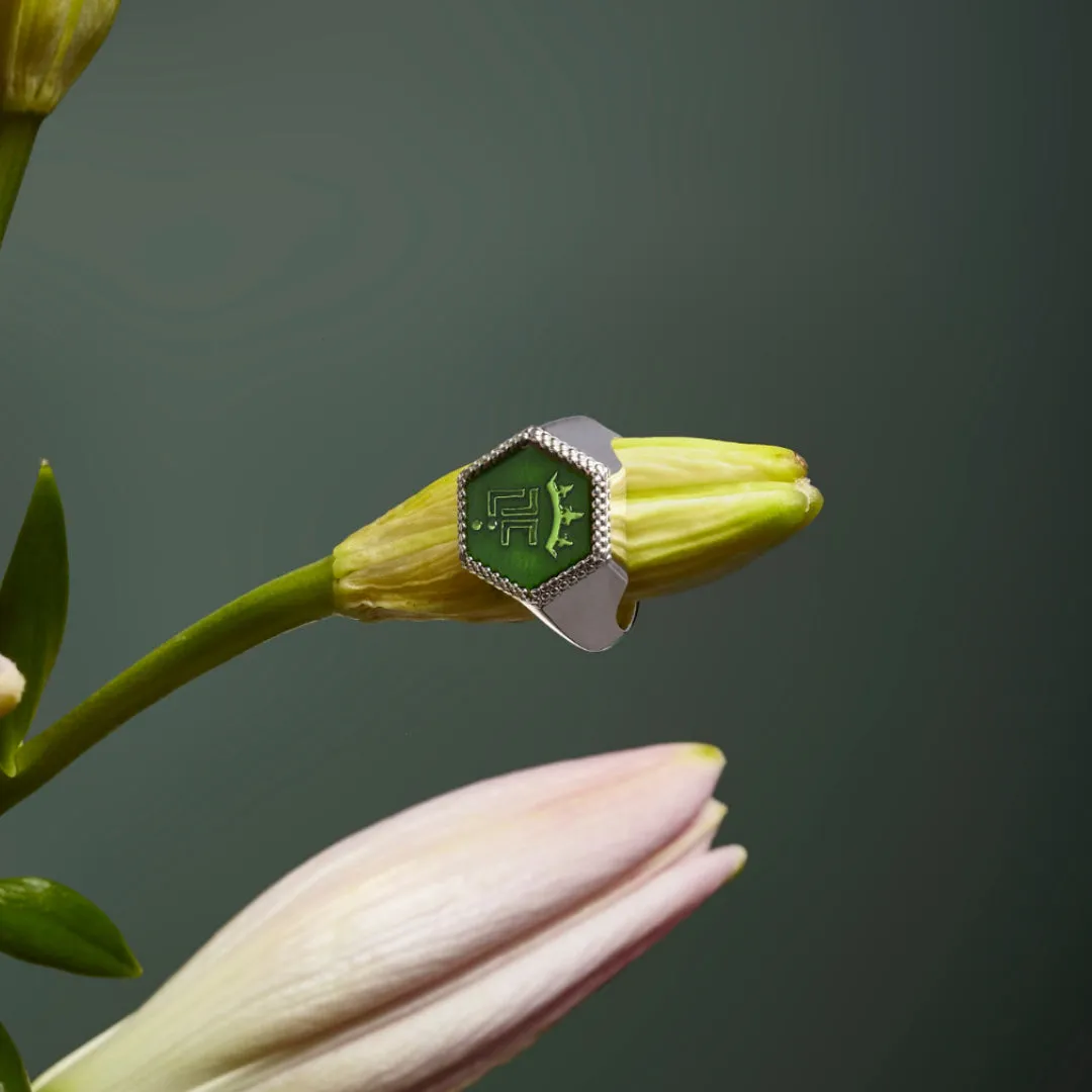 Lorella Tamberi Canal Bee Queen chevalière hexagone émail vert