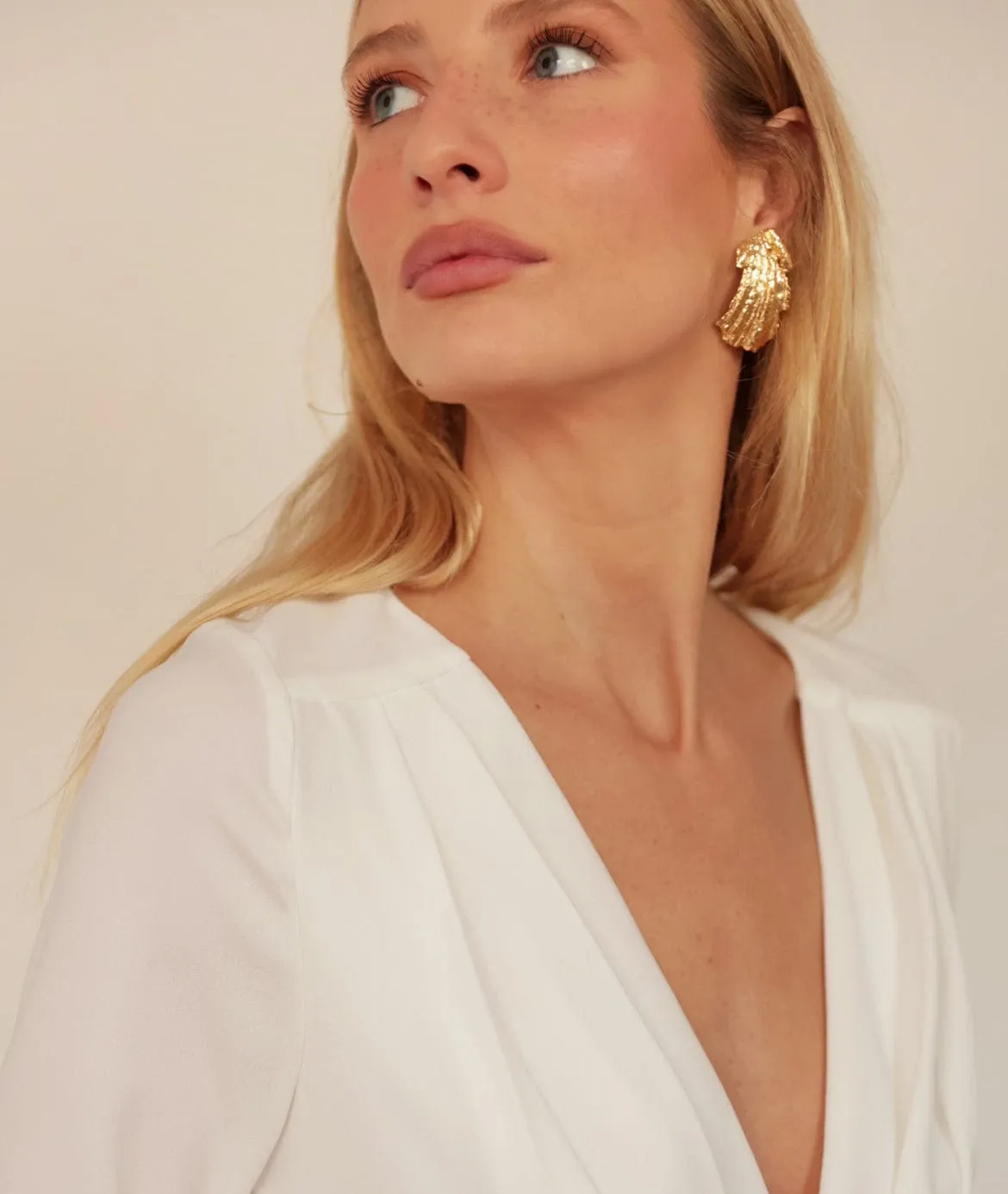 Elise Tsikis Helios Gaia boucles d'oreilles or coquillage