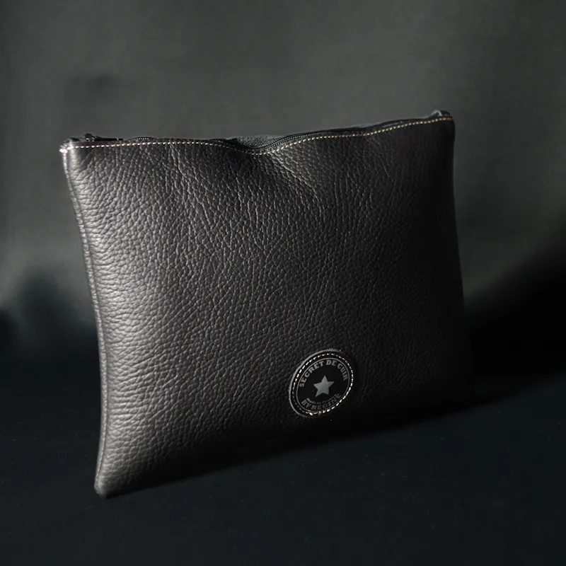 Secret de Cuir pochette cuir noir étoile girafe 23,5 cm