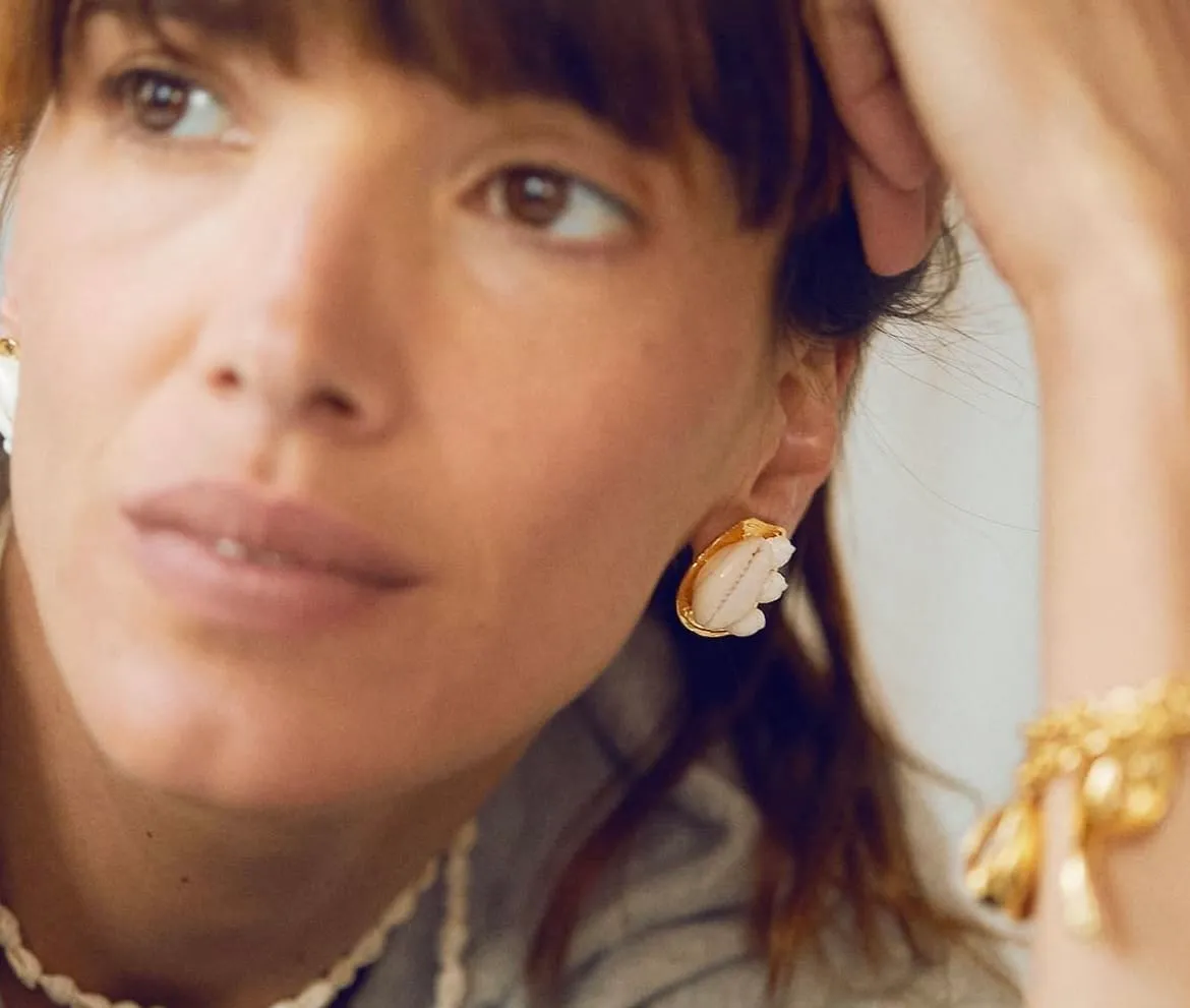 Elise Tsikis Hades boucles d’oreilles coquillages blancs