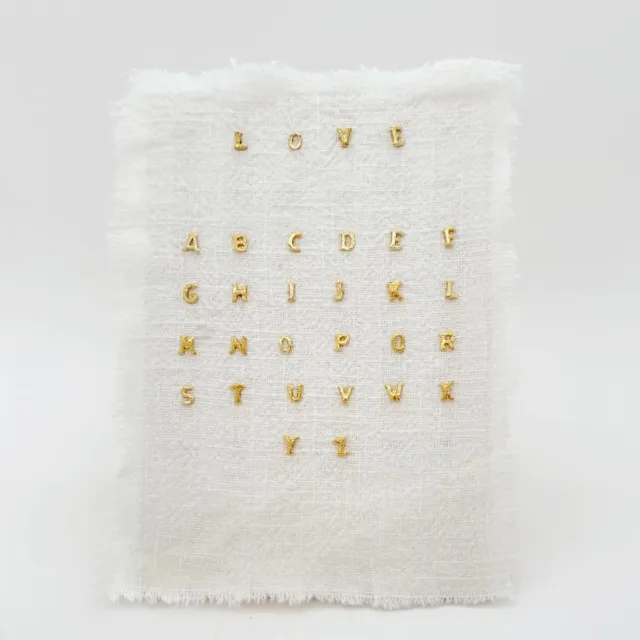 Elise Tsikis Ziatta mono boucle puce lettre dorée 0,5 cm