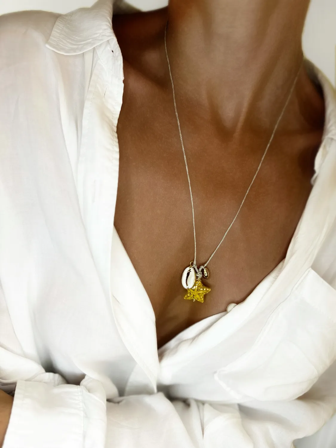 Elise Tsikis Skyros collier coquillage coton 50 cm