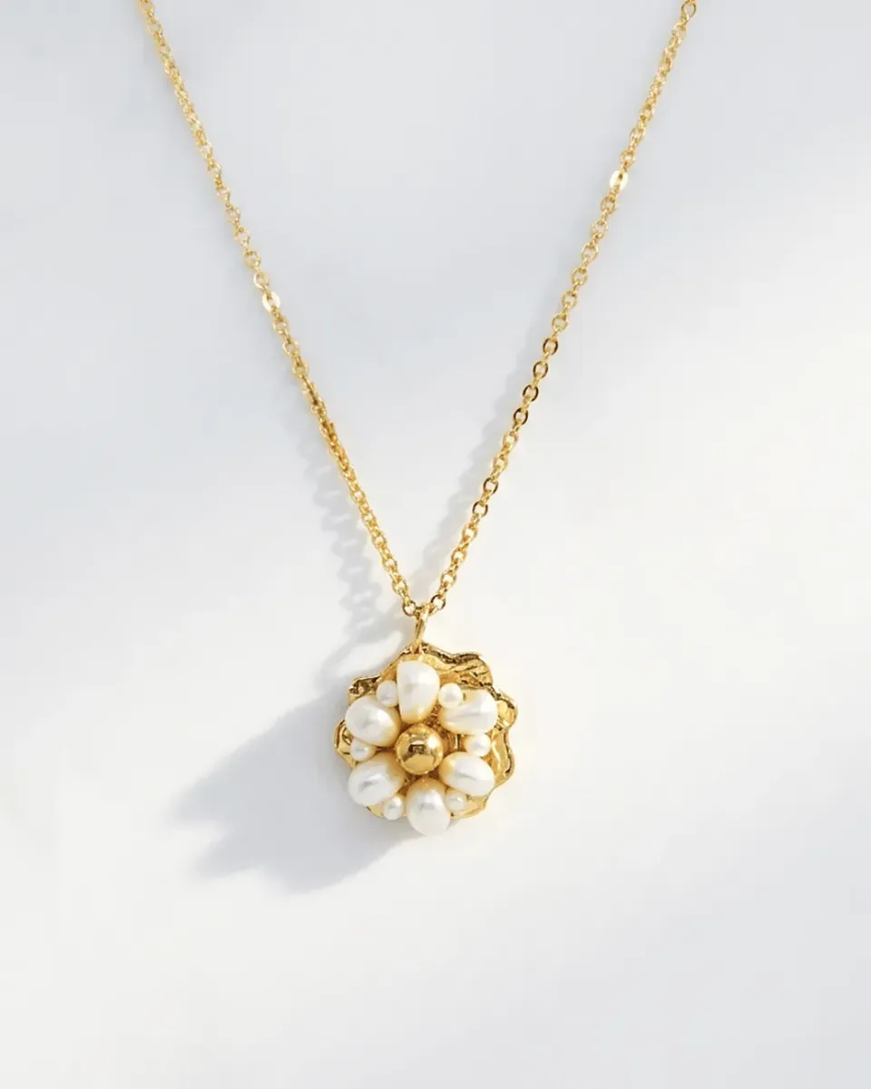 Elise Tsikis Lasmena collier nacre doré 45 cm