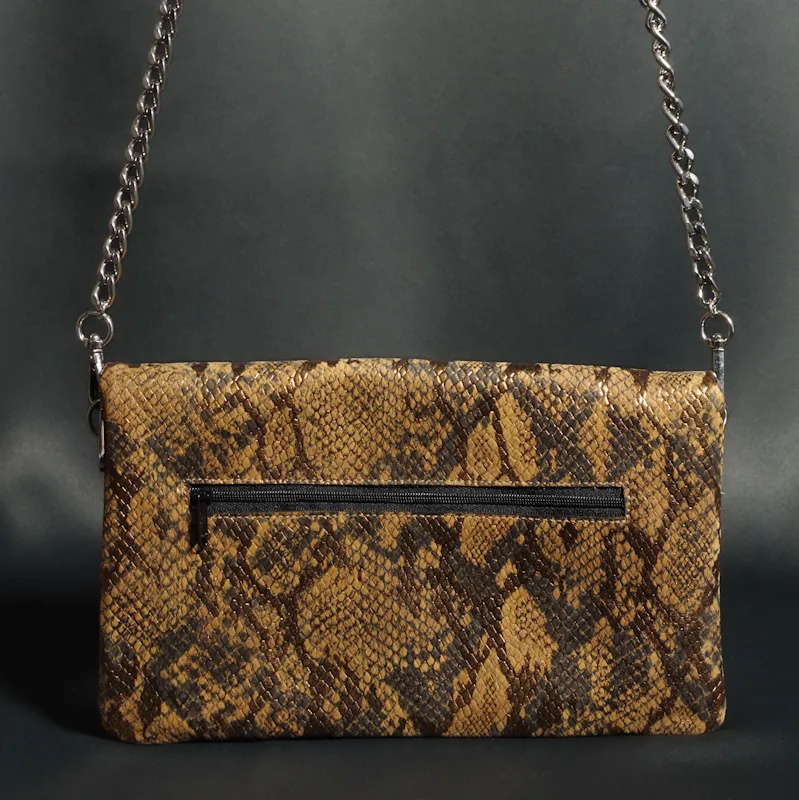 Secret de Cuir pochette cuir camel motif serpent marron
