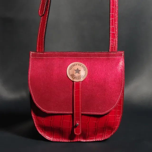 Secret de Cuir besace cuir rouge rabat pailleté 18 cm