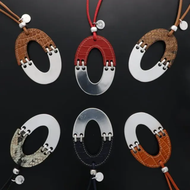 Secret de Cuir N°1436 sautoir ovale cuir argenté