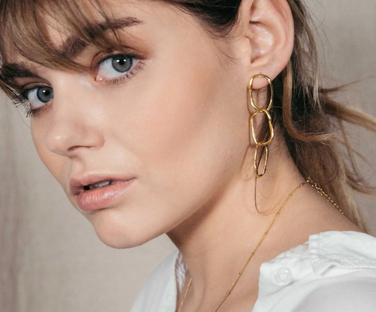 Elise Tsikis Niky boucles d’oreilles pendantes or jaune