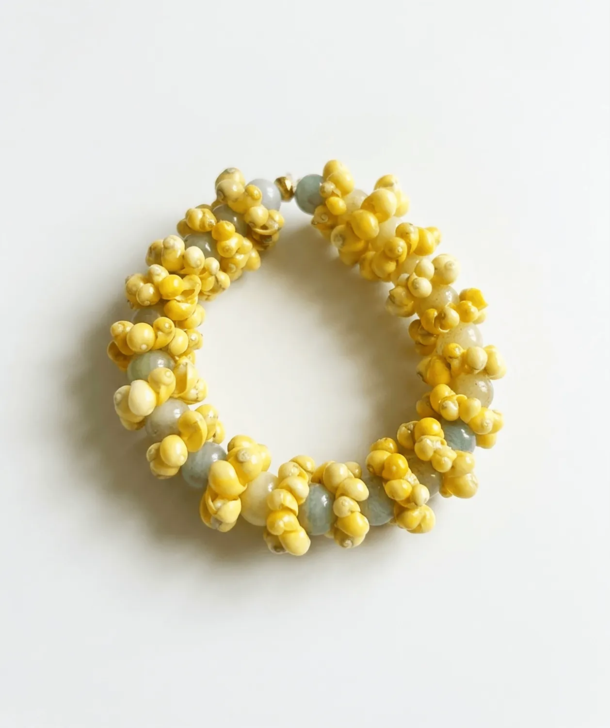 Elise Tsikis Ermita bracelet élastique coquillages