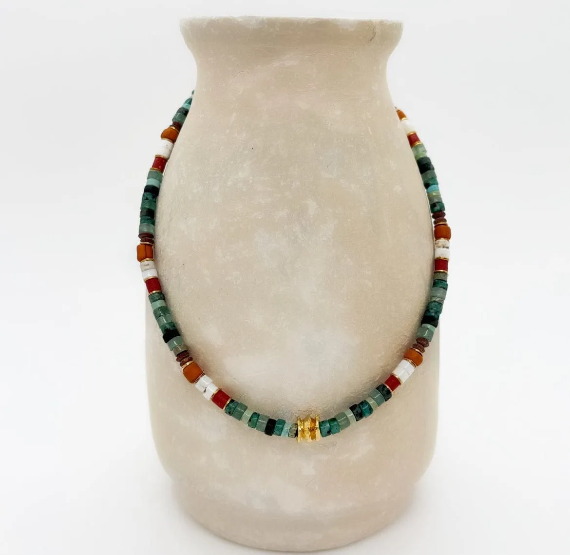 Elise Tsikis Meada collier blanc pierres naturelles