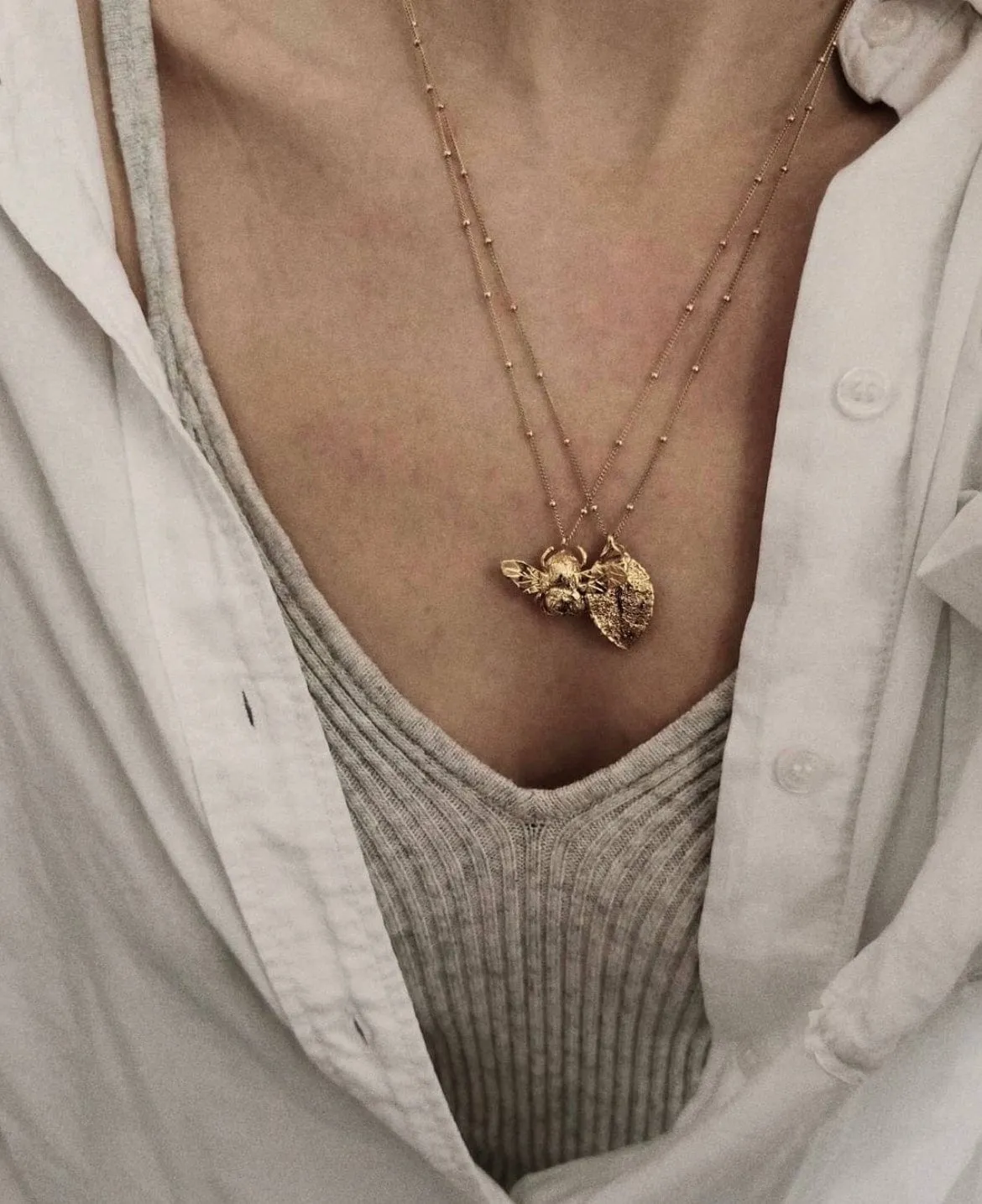 Elise Tsikis Kiato collier feuille 50 cm argenté doré