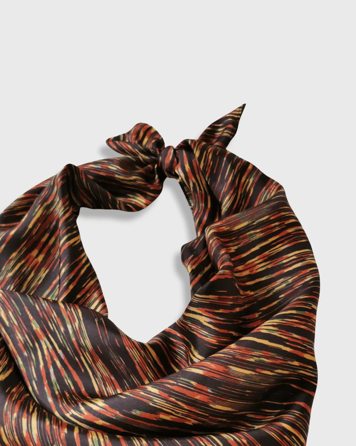 Elise Tsikis foulard Panaba carré soie 50x50 cm