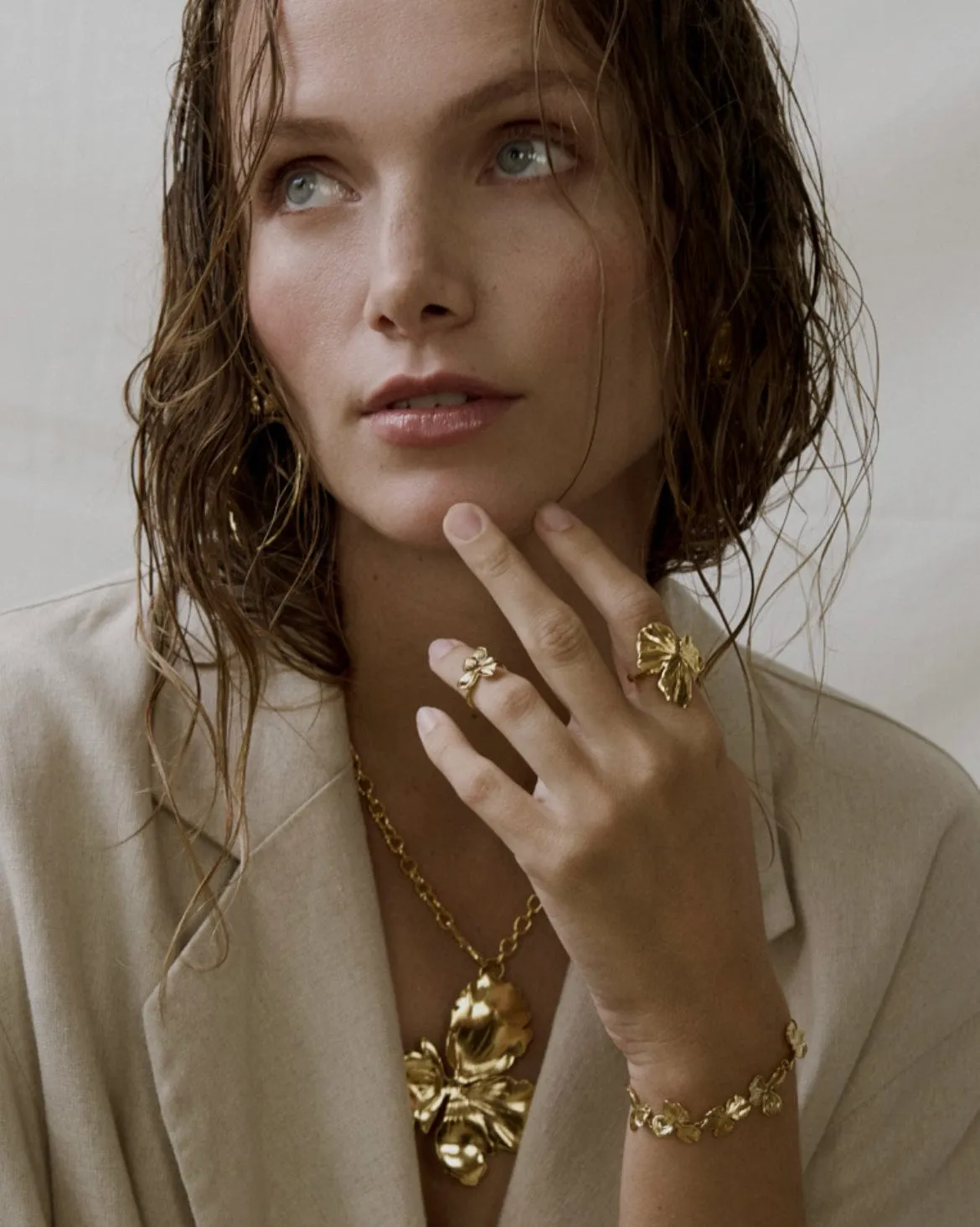 Elise Tsikis Némésis Damy bague phalange fleur