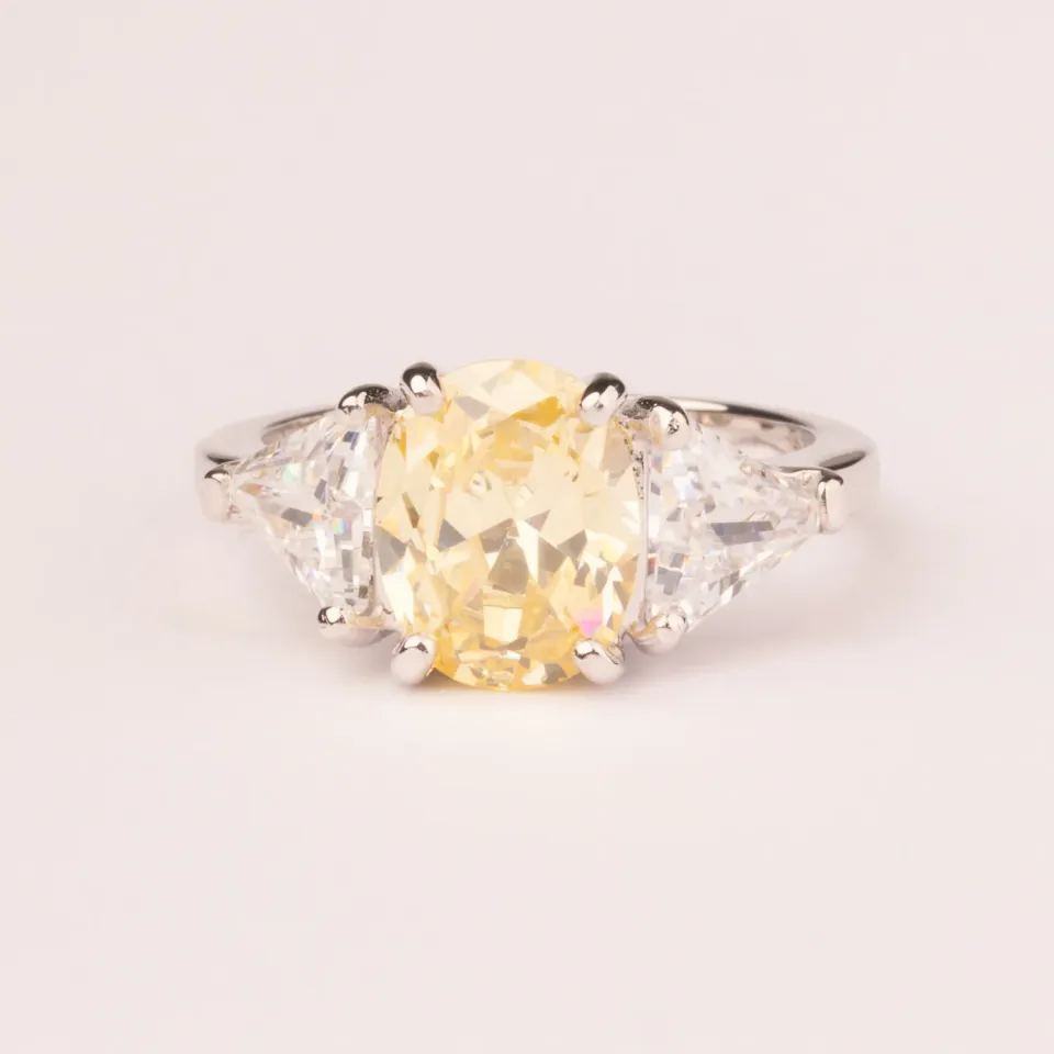 Ultima Edizione bague zircon ovale coloré 7x10 mm