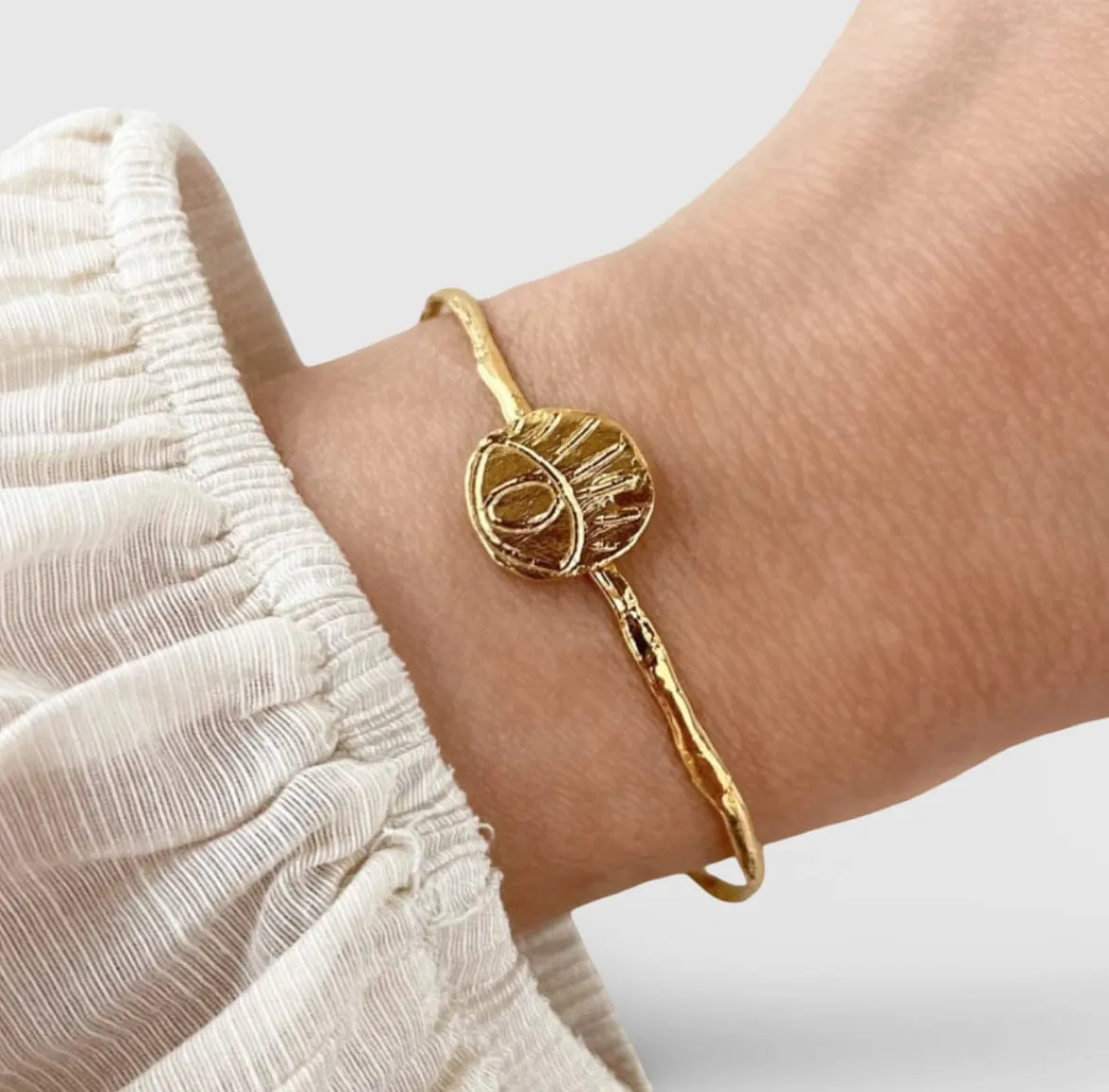 Elise Tsikis Drama bracelet jonc doré