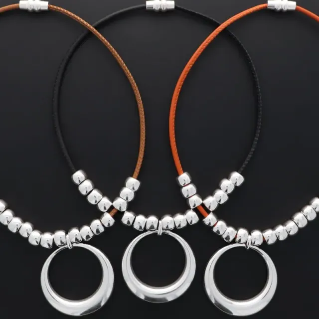 Secret de Cuir N°1353 ras de cou cuir croissant lune argenté