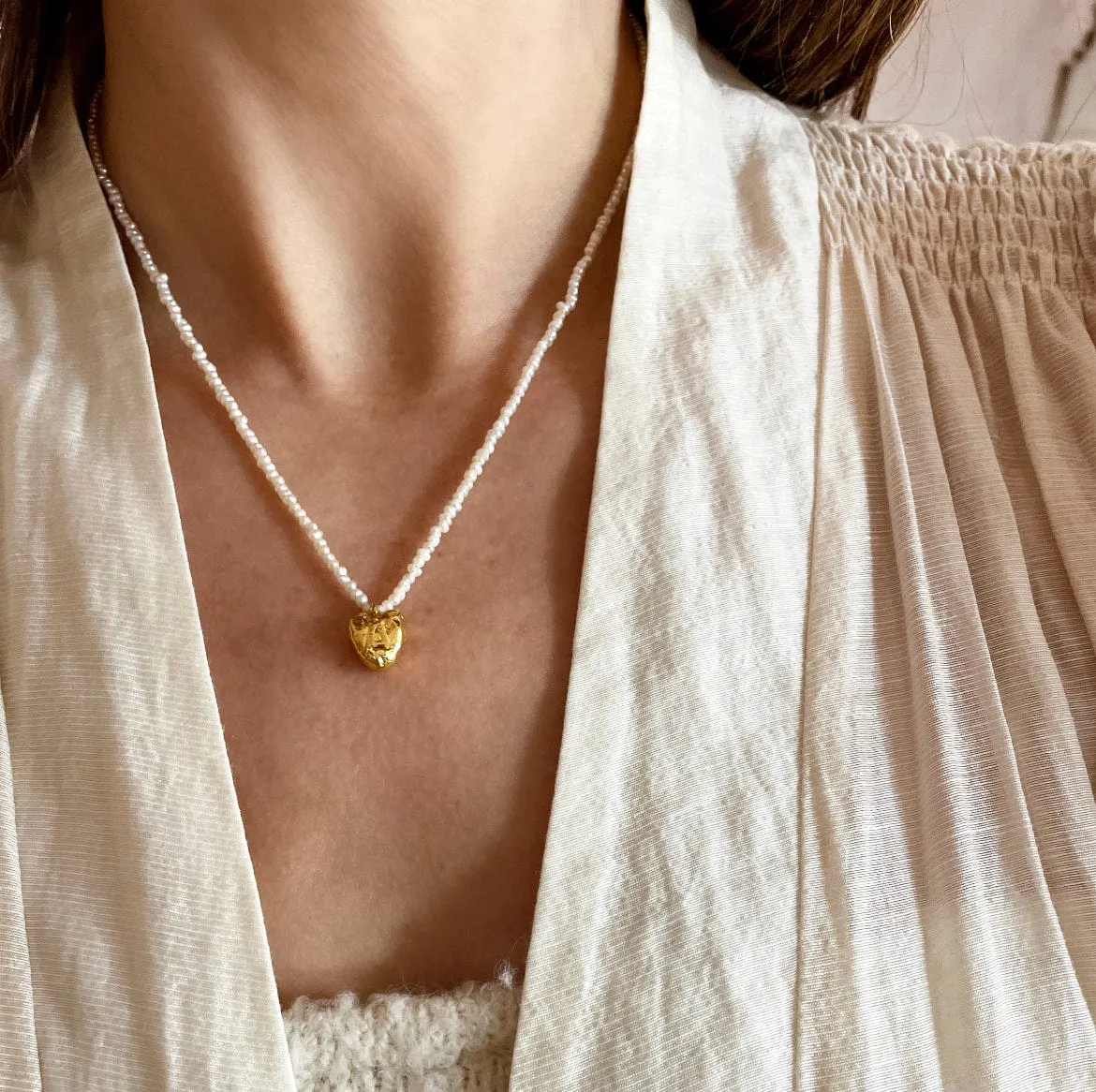 Elise Tsikis Fakiris collier perles d’eau douce blanc