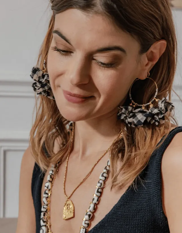 Elise Tsikis Eleftheria Lisoura Vichy boucles d’oreilles coton