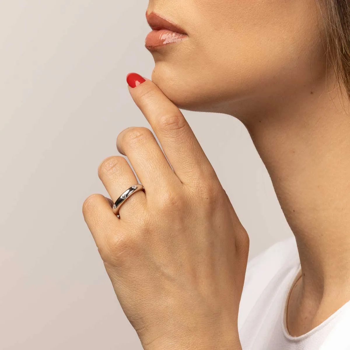 Ultima Edizione alliance lisse zircons blancs bague
