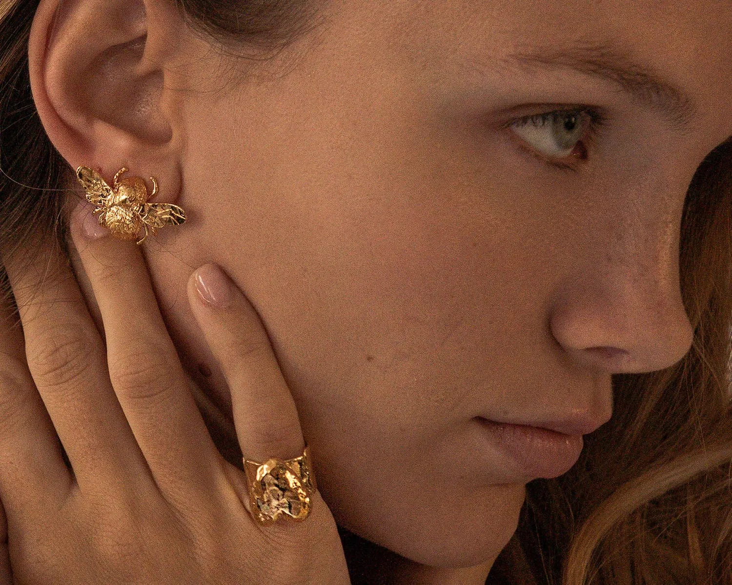 Elise Tsikis Abel boucles d'oreilles or jaune