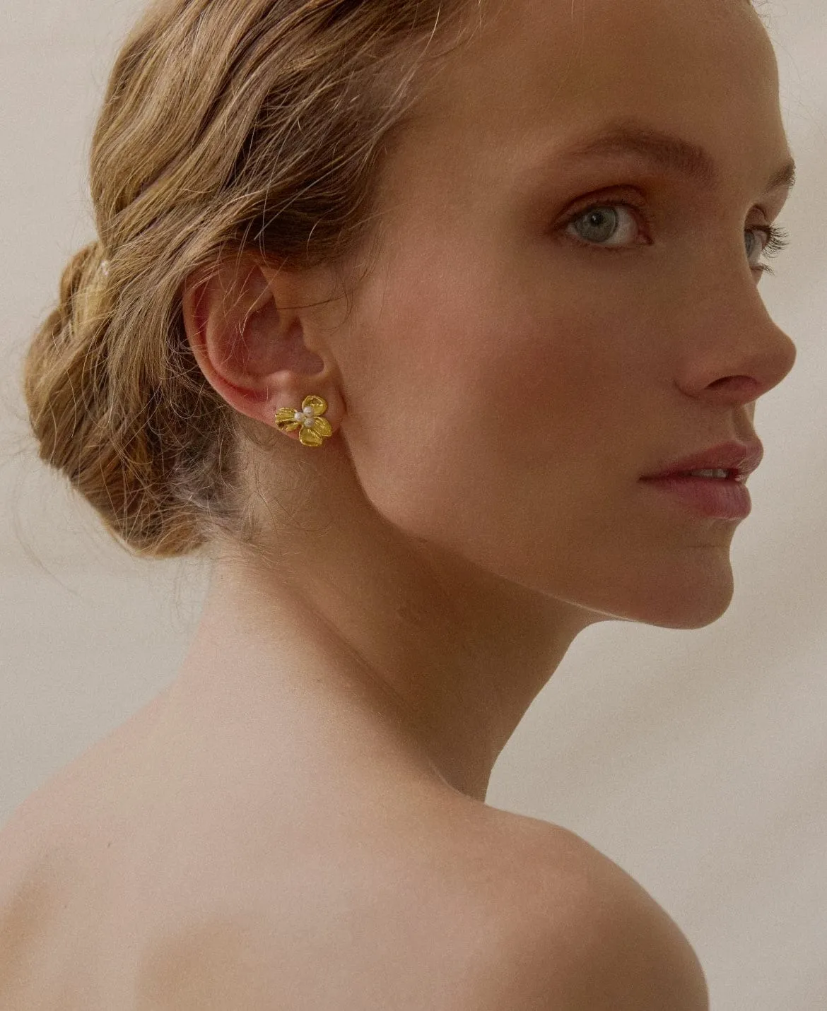 Elise Tsikis Némésis Belakia Pearl boucles perles