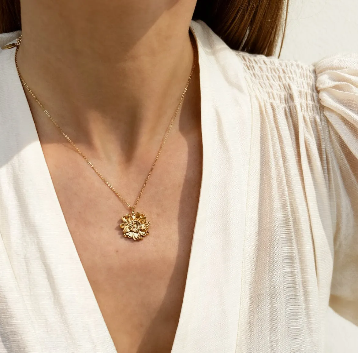 Elise Tsikis Oydes collier fleur or jaune