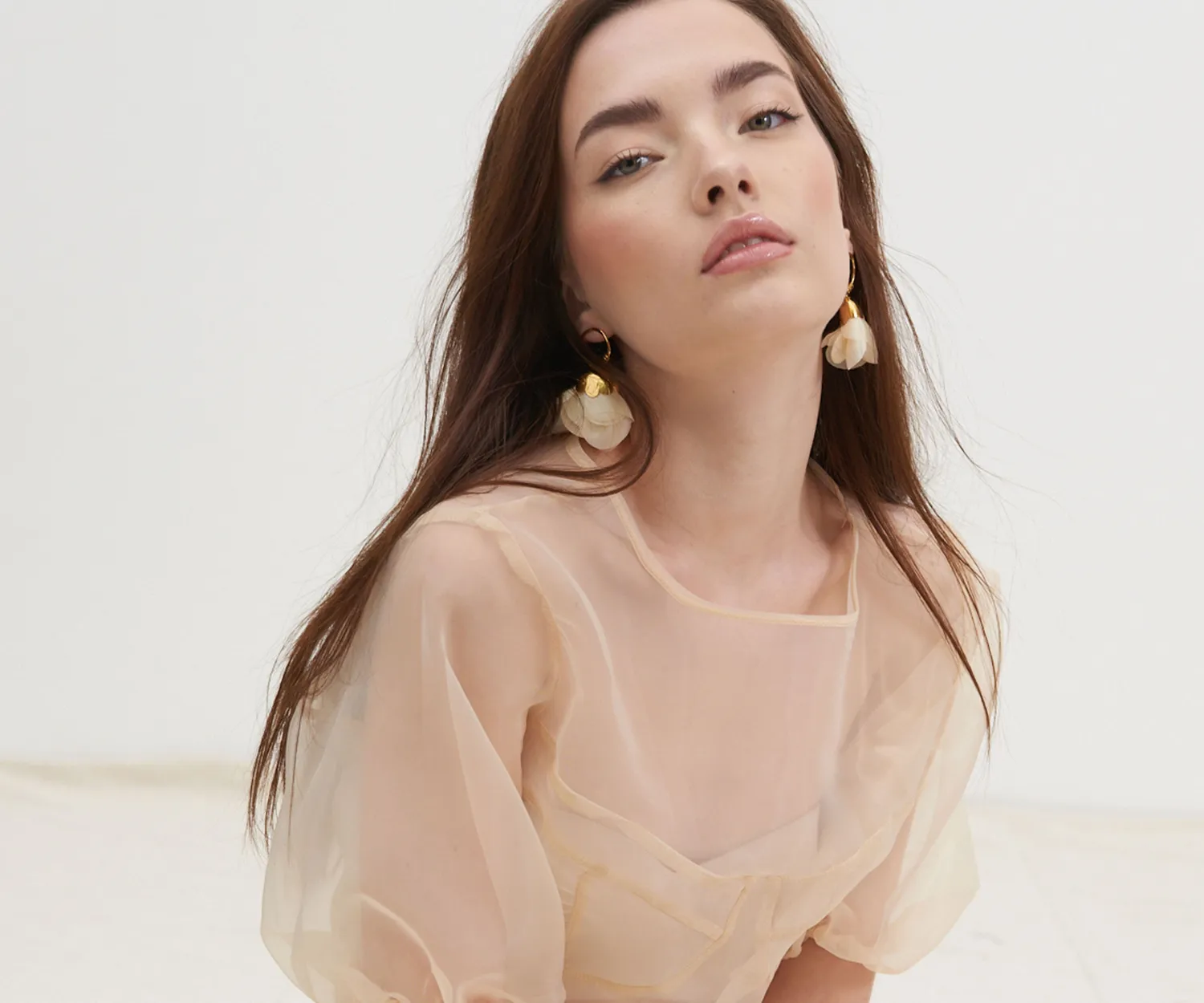 Elise Tsikis Dulcita boucles d'oreilles crème doré