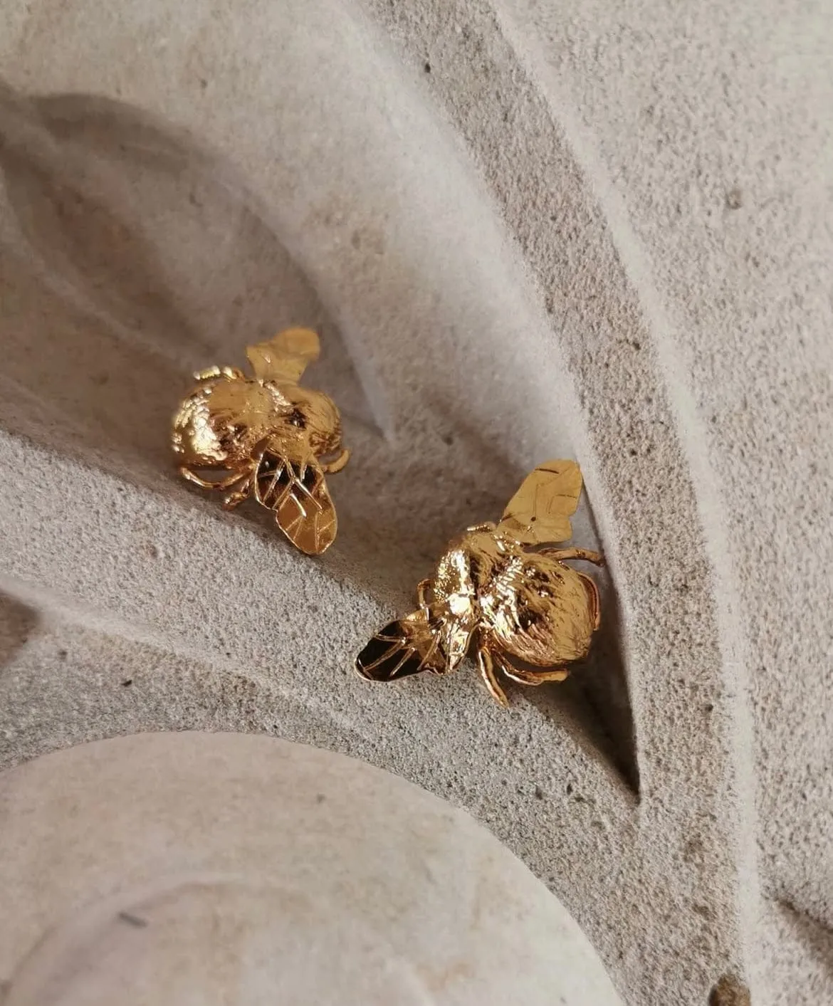 Elise Tsikis Abel boucles d'oreilles or jaune