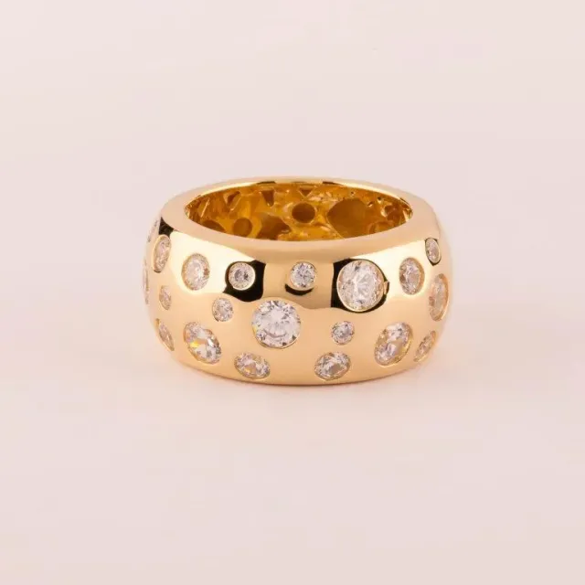 Ultima Edizione bague large fascia zircons blancs