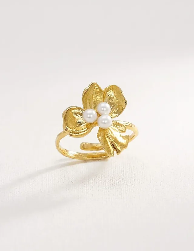 Elise Tsikis Alozina Pearl bague fleur perles réglable