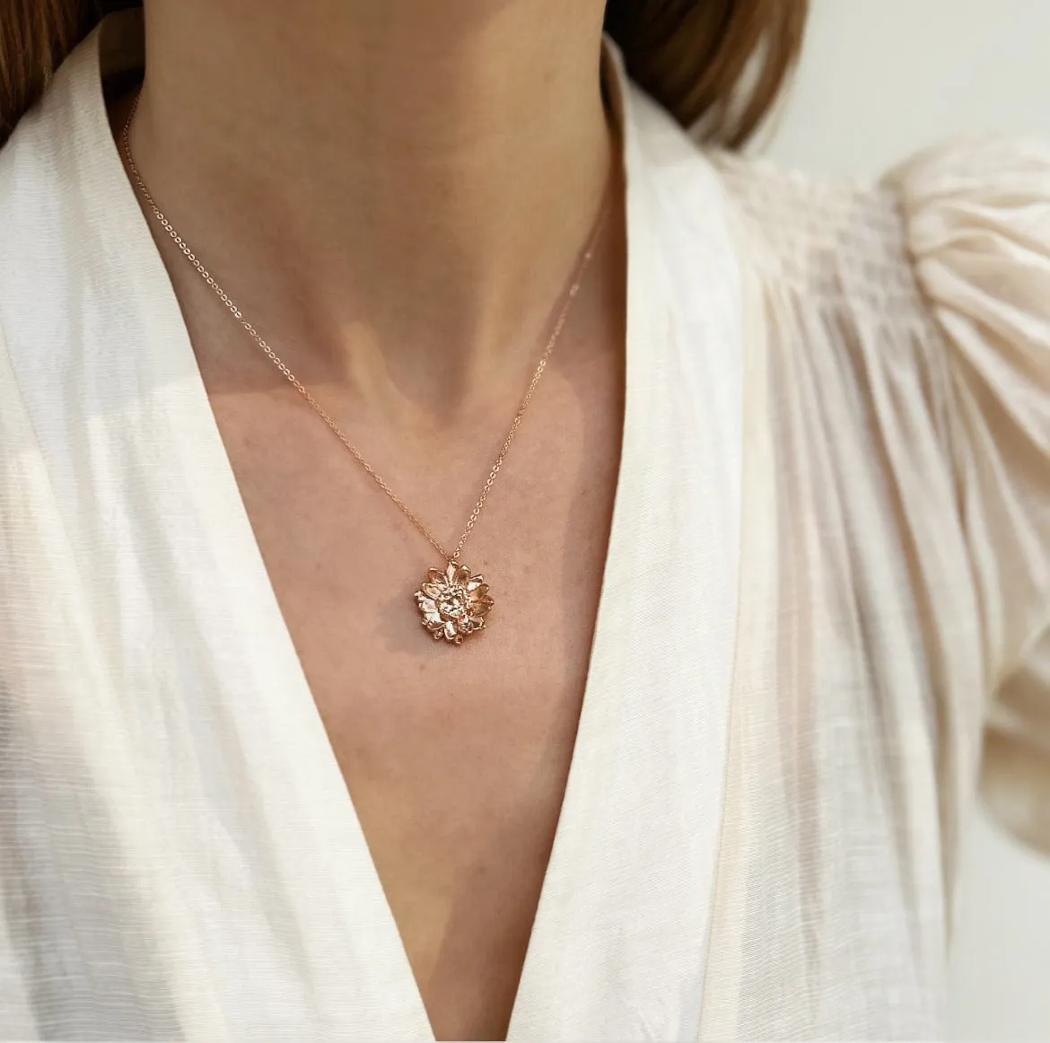 Elise Tsikis Oydes collier fleur or jaune