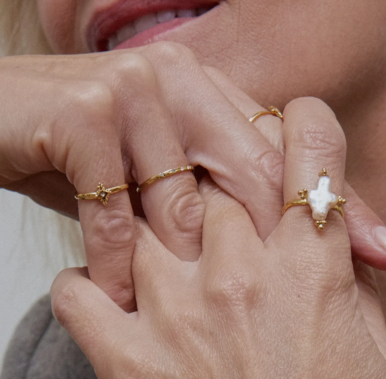 Elise Tsikis Nimasis bague ajustable perle croix