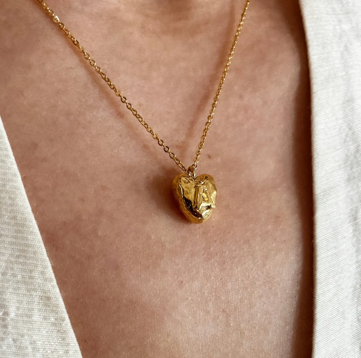 Elise Tsikis Kala collier cœur lettre 40 cm
