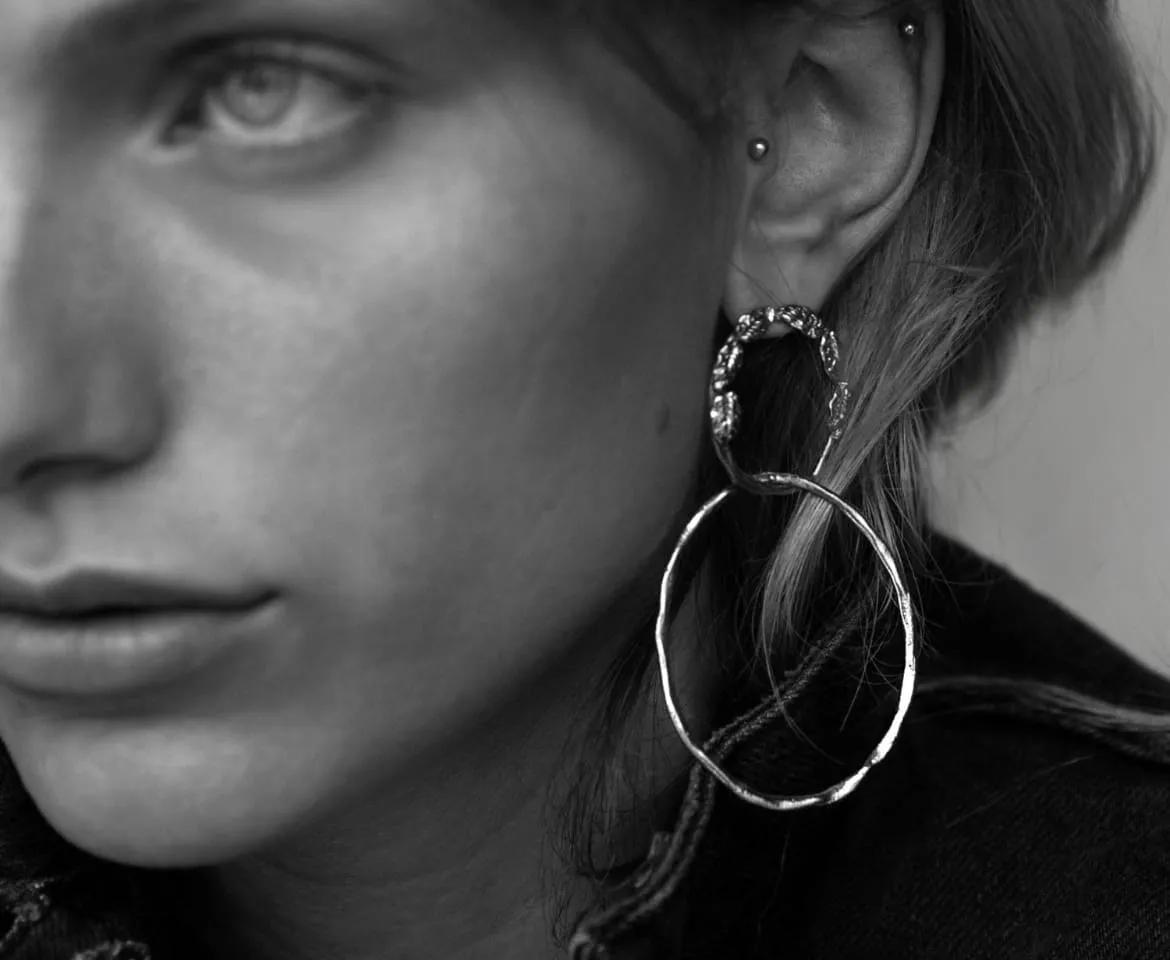 Elise Tsikis Thisbe boucles d’oreilles feuille 7 cm