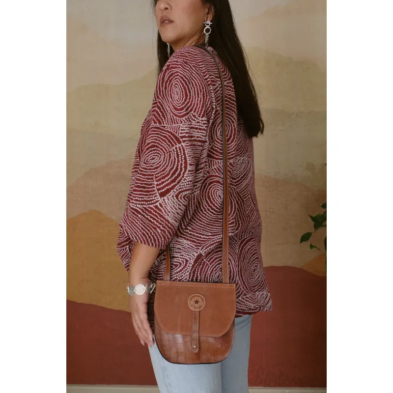 Secret de Cuir Besace camel sac bandoulière rabat daim